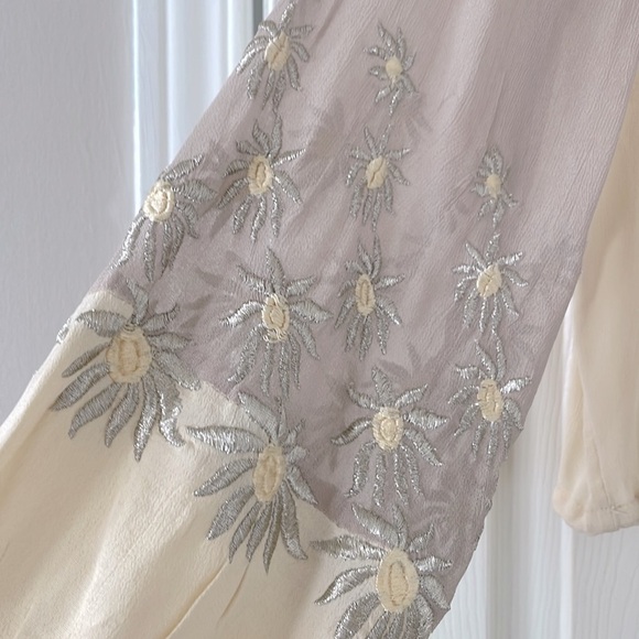 Free People Sheer Embroidered Boxy Cropped Peasant Top Size Medium - Picture 3 of 11